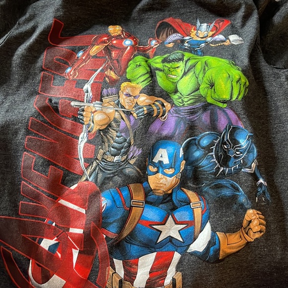 Avengers MARVEL size 10/12 short sleeve T-shirt multicolored - Picture 3 of 3